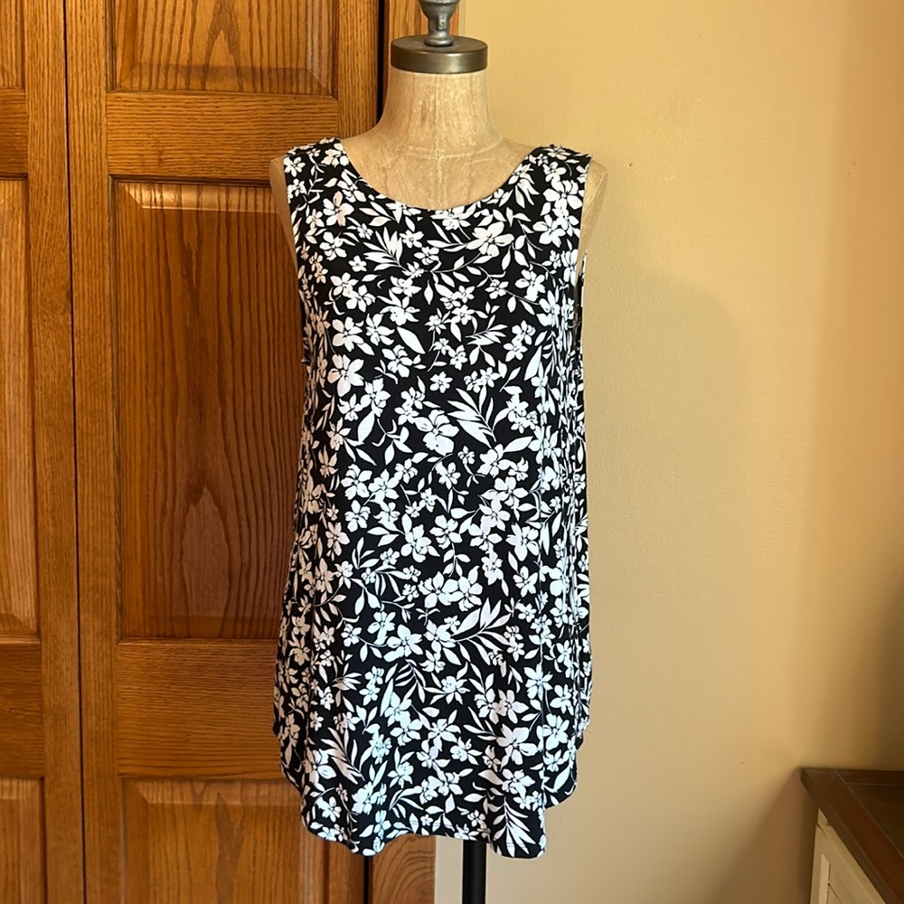 Old Navy sleeveless top size M